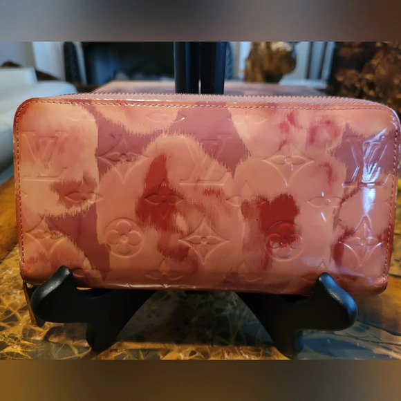 LOUIS VUITTON IKAT PINK VERNIS LONG WALLET - Picture 2 of 8